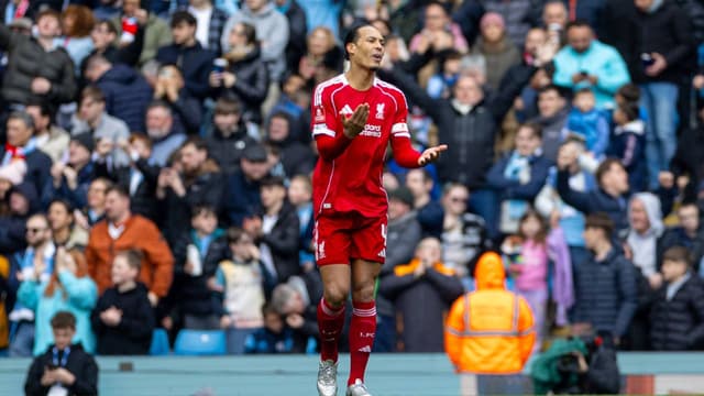 Virgil van Dijk Scores Stoppage Time Winner Against Everton to Seal 2-1 Win