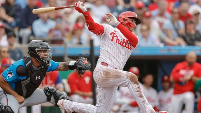 J.T. Realmuto Exits Phillies-Braves Clash With Lower Back Tightness