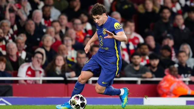 Barcelona Identify Julián Álvarez and João Pedro as Dream Replacements for Lewandowski