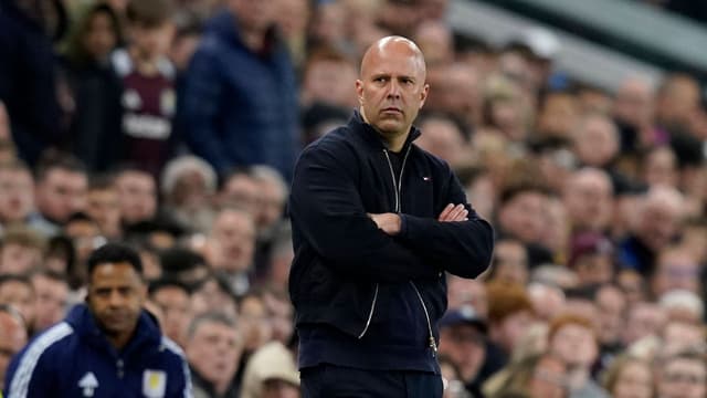Arne Slot Faces Liverpool Pressure as Dressing Room Questions Grow
