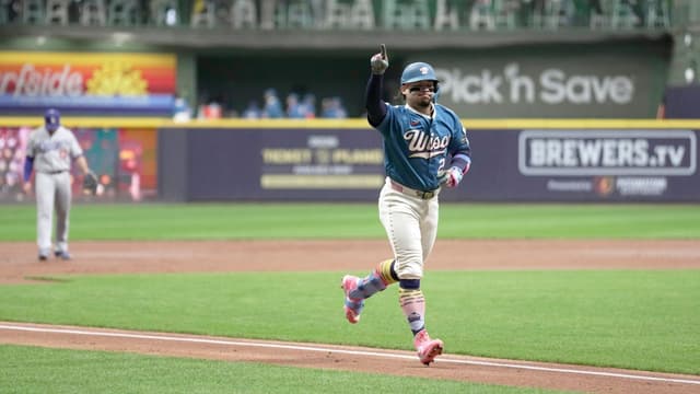 Milwaukee Brewers Ambush Los Angeles Dodgers in Series Opener