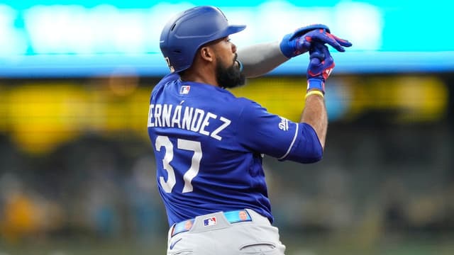 Teoscar Hernandez Drives In Six Runs as Dodgers Rout Brewers