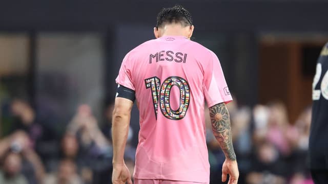 Lionel Messi Leaves Pitch With Suspect Injury Before World Cup
