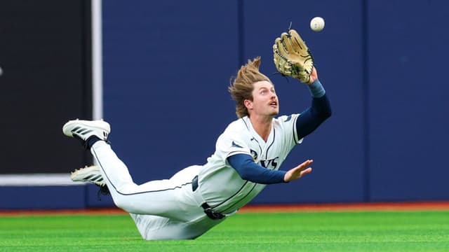 Jonny DeLuca Placed on 10-Day IL With Hamstring Strain