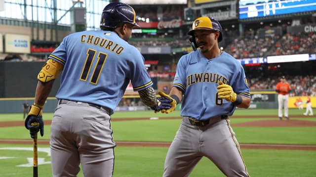 Brewers Make It 4 Wins in a Row With 5-4 Triumph Over Astros