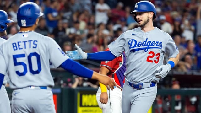 Dodgers Smash Three Homers in 9-Run Sixth to Beat Padres