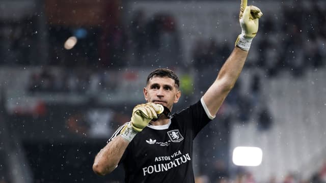 Emiliano Martinez Wins Fitness Battle for Argentina