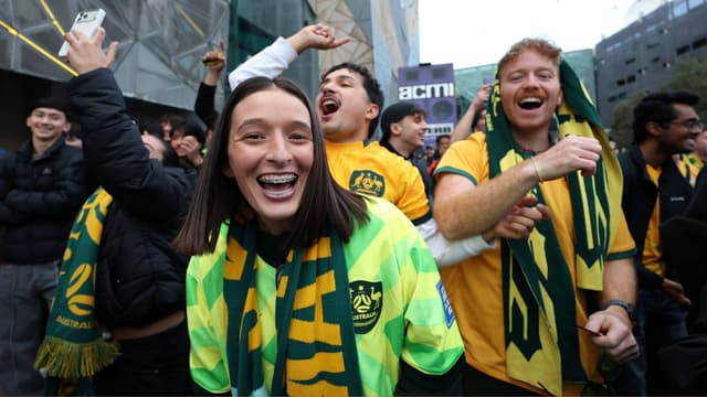 Australian Fans Nearly Drink Vancouver Bar Dry