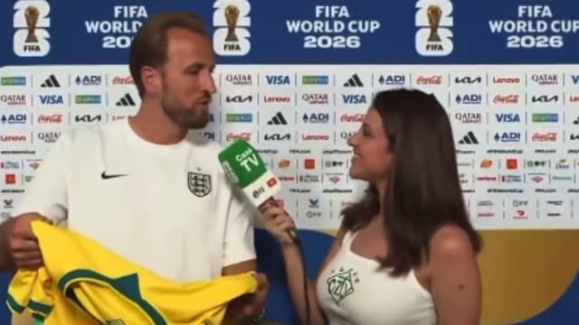 Harry Kane Gets Signed Ronaldo Nazário Brazil Jersey