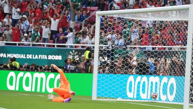Halftime: Uruguay Trail Spain as Cabo Verde Threaten Knockout Shock