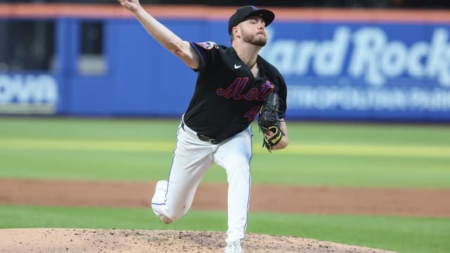 Mets Erupt for Five Runs in Eighth Inning to Sink Royals 6-2