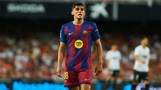 AC Milan and Chelsea Push for Barcelona Defender as Flick Resists Sale