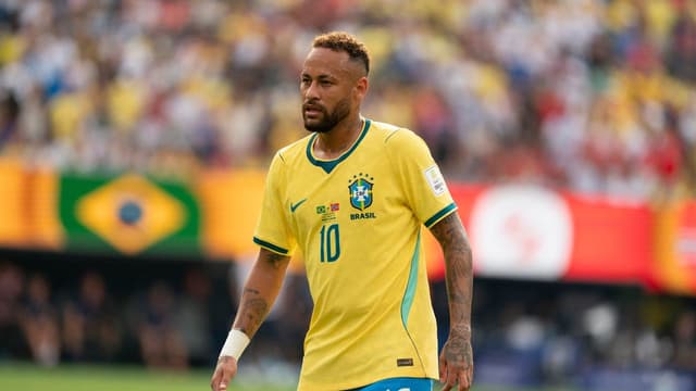 Neymar Leaves Santos Training Early as Tension Builds