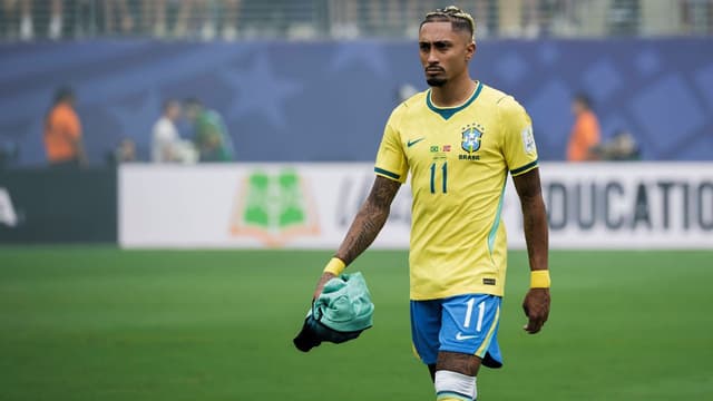 Raphinha Set for Barcelona Return as Hansi Flick Blocks Exit
