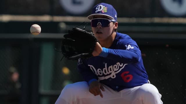 Dave Roberts Sends Clear Message After Hyeseong Kim Misses Dodgers Roster