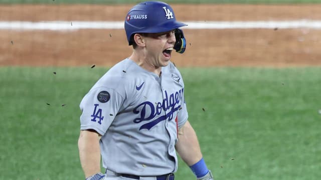 Will Smith Adds On as Dodgers Keep Fifth-Inning Surge Rolling