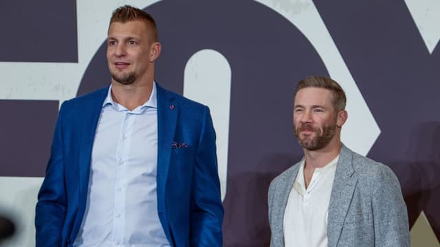 Do NFL Players Really Hang Out Off the Field?