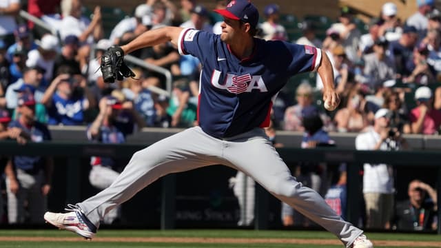 Clayton Kershaw Toasts Final Game With Beer Delivered to Bullpen