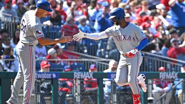 Andrew McCutchen Gets Love Back in Philly After Opening Weekend Return