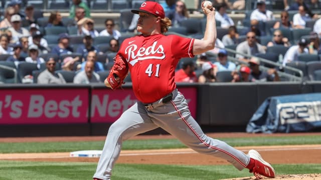 Cincinnati Cruises Past Yankees With Offensive Outburst