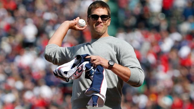Tom Brady Shows Off His Arm and His Baseball Past at Fanatics Fest
