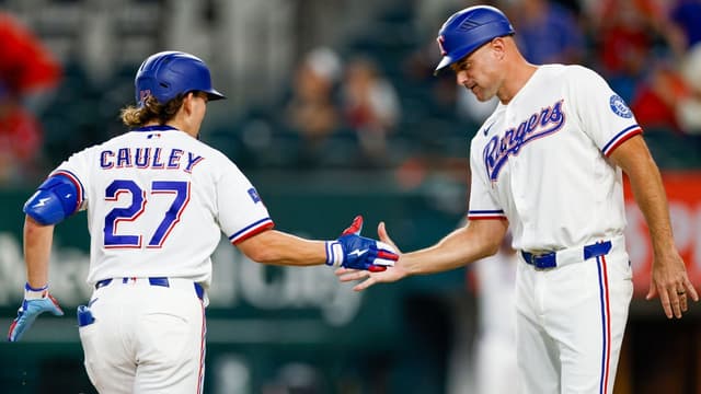 Rangers, Mariners Clash in Crucial Division Battle