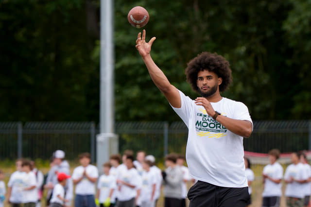 From Dante Moore to Arch Manning: Ratings of Top CFB 27 QBs Revealed