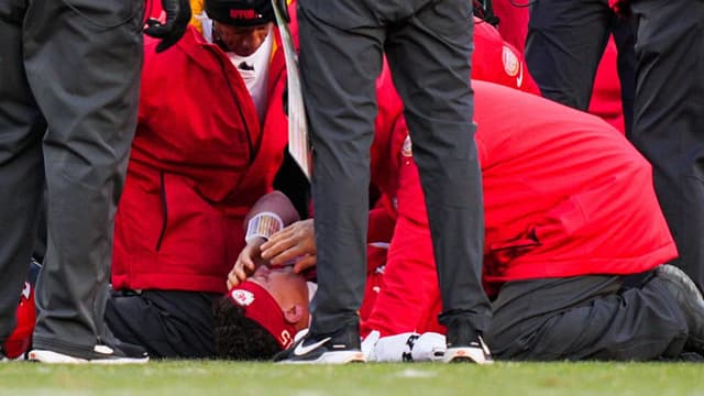 Why Is Patrick Mahomes Taking a Second Opinion From the Cowboys’ Medical Team For His ACL?