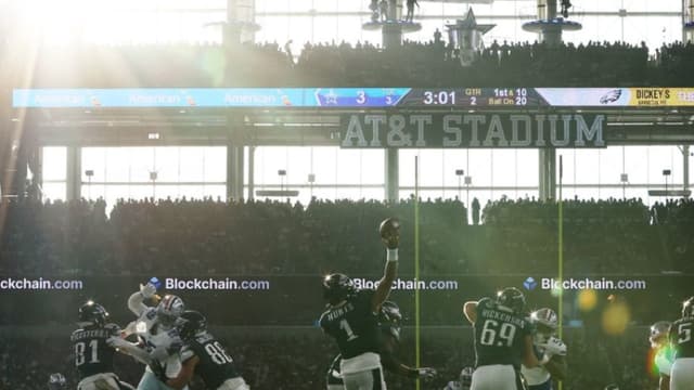 FIFA to Use Black Curtains at AT&T Stadium Amid Jerry Jones’ Sunlight Defense
