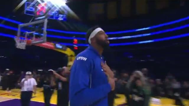 Lakers Fans Welcome Anthony Davis Back to Crypto.com Arena With an Ovation