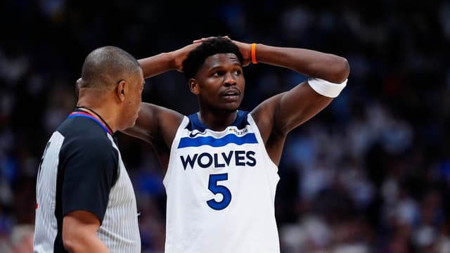 Anthony Edwards Exits Game 4 vs. Spurs With Injury