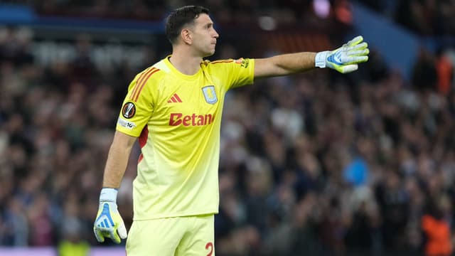 Emiliano Martinez Exits Argentina Training With Broken Finger Concerns