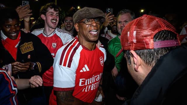 Ian Wright Celebrates Arsenal Title Win With Fans Outside the Emirates Stadium