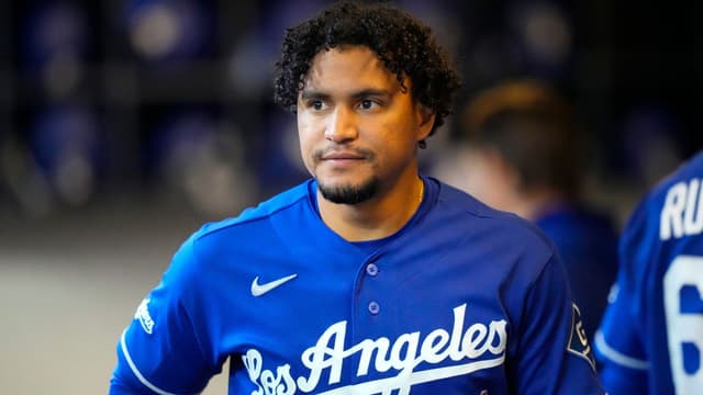 Rangers Sign Santiago Espinal to Minor League Contract