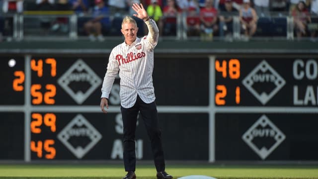 Chase Utley Officially Inducted Into the Phillies Wall of Fame