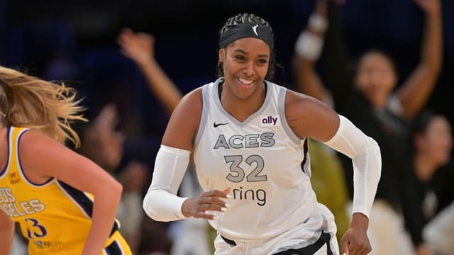 Cheyenne Parker-Tyus Re-Signs With Aces