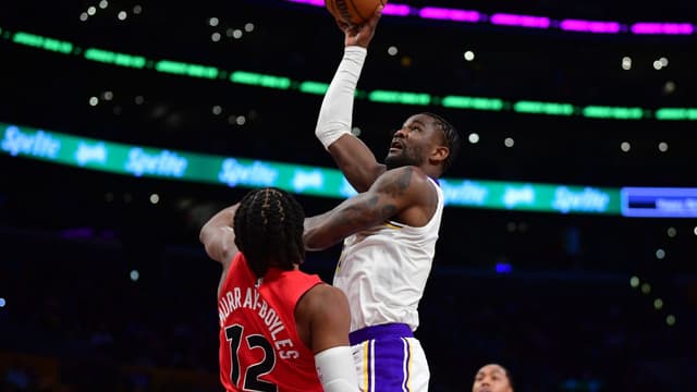 Deandre Ayton Helps Lead Lakers to Win vs. Raptors With Historically Efficient Game