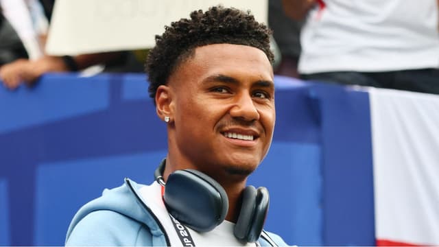 “I Wore a Cowboys Jersey”: England Forward Ollie Watkins Gets Warning From Chiefs Fan