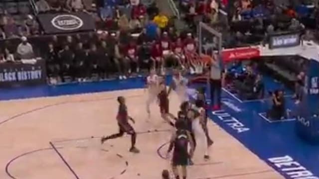 Evan Mobley With the Left-Handed Poster Dunk on Jalen Duren