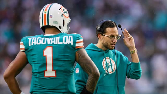 Mike McDaniel Scoffs at Tua Tagovailoa’s Cold-Weather Struggles