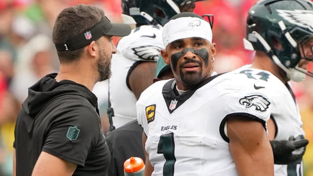 Sirianni Dismisses Idea of Benching Jalen Hurts After Five-Turnover Loss