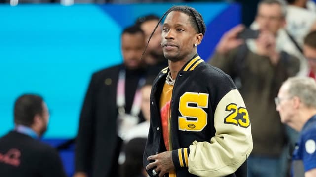 Travis Scott Goes Wild Alongside Robert Kraft During Patriots’ Big Lead vs Bills (Video)