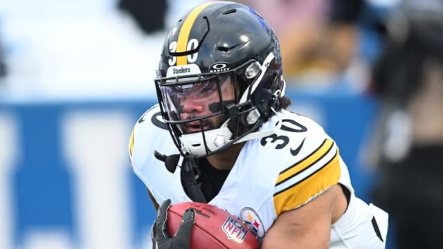 Steelers List Jaylen Warren as Questionable With Illness for Tonight’s Game vs. Dolphins