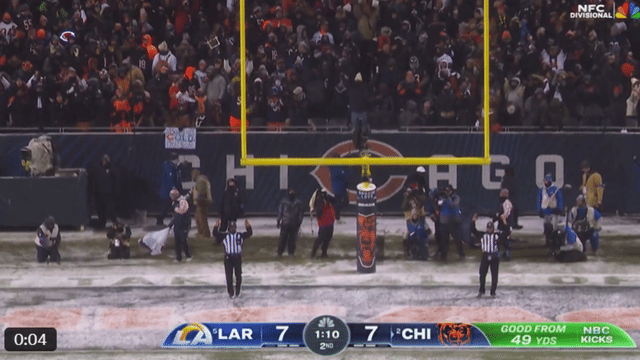Cairo Santos Nails 48-Yard FG as Bears Take Late First-Half Lead vs Rams