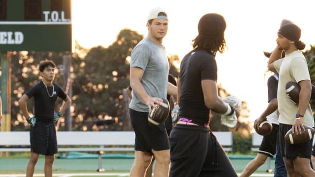 Drake Maye Hosts Free Football Camp In Hawaii