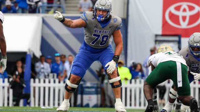 Patriots Schedule In-Person Visit With 6’9 OT Travis Burke