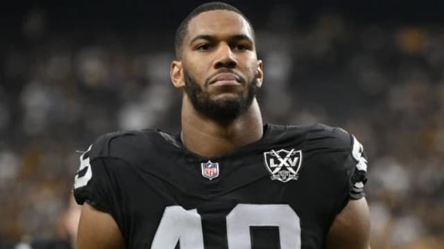 Raiders Tender DE Charles Snowden After Breakout Season