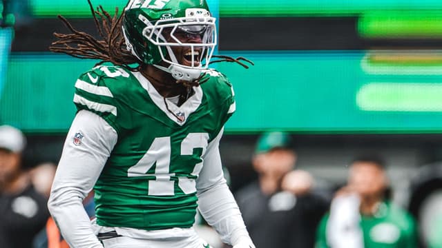 Giants Add Super Bowl-Winning LB Cam Jones on One-Year Deal