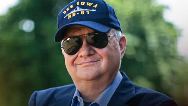 Tom Clancy Almost Owned The Minnesota Vikings In 1998