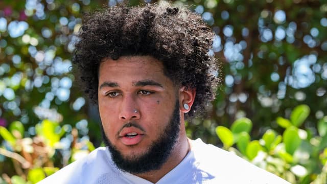 Dolphins Sign First-Round Pick Kadyn Proctor